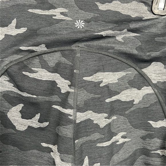 Athleta Camo Ultimate Stash Pocket Printed Capri Leggings Women's XL - Picture 4 of 5